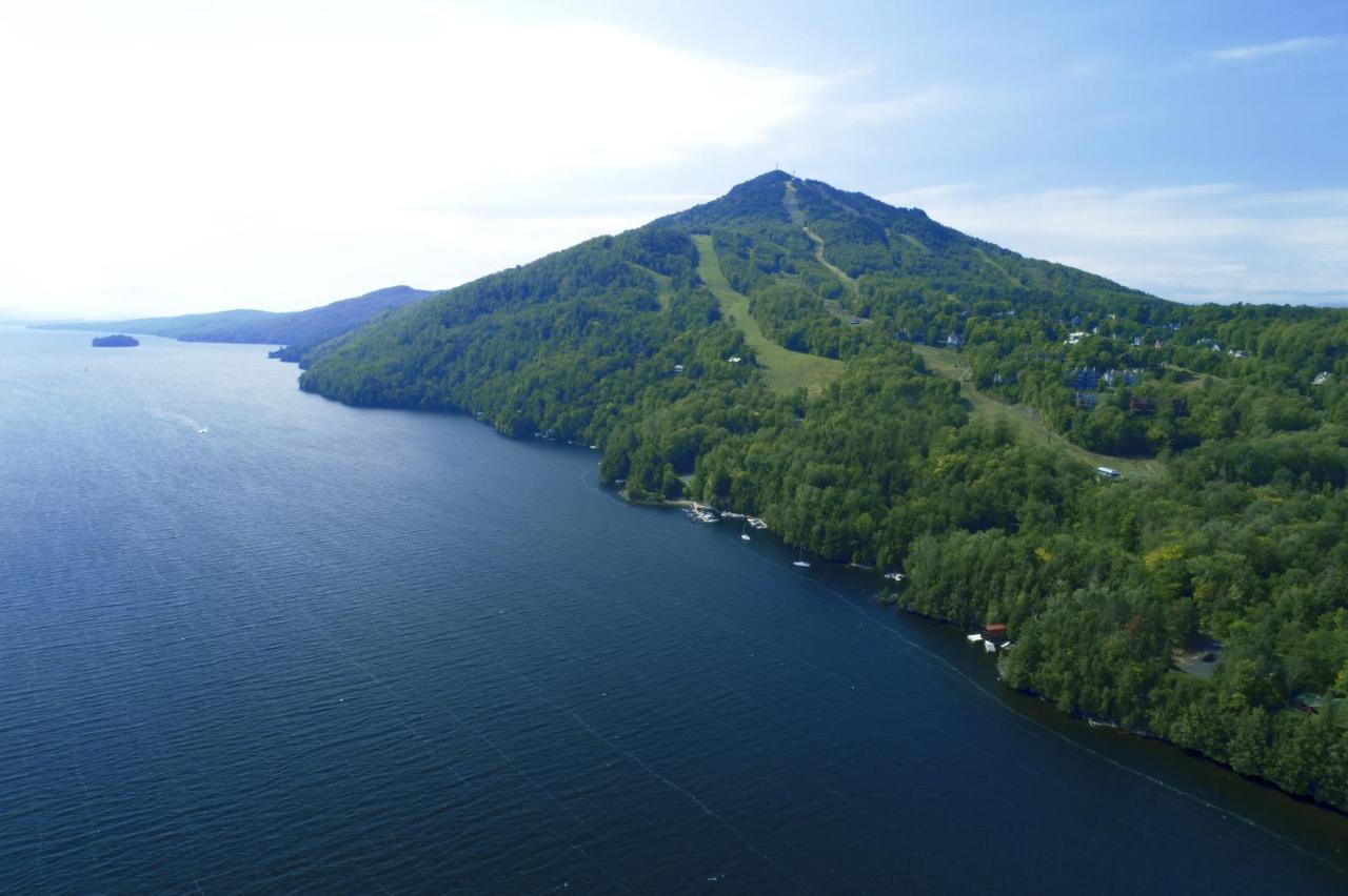 Destination Owl'S Head - Mtn Haus Hotel Mansonville Bagian luar foto
